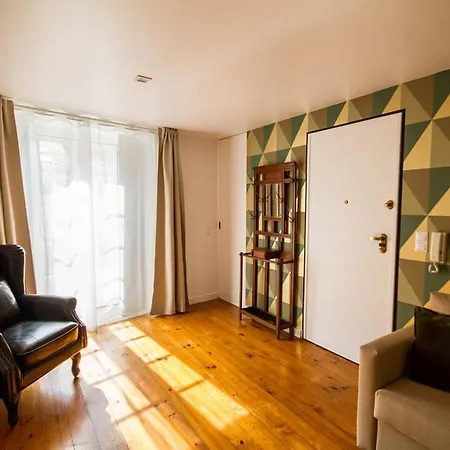 Vintage Chic With Terrace Garden & Air Con Apartment