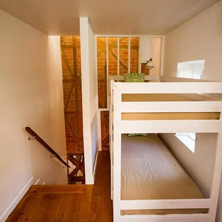 Apartment Vintage Chic With Terrace Garden & Air Con