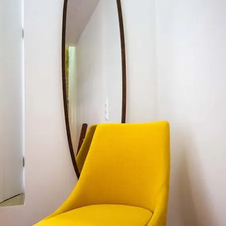 Vintage Chic With Terrace Garden & Air Con Apartment *