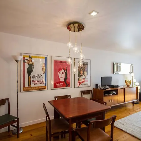 Vintage Chic With Terrace Garden & Air Con Apartment