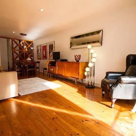 Apartment Vintage Chic With Terrace Garden & Air Con