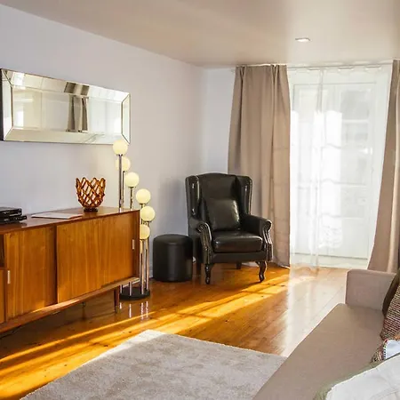 Vintage Chic With Terrace Garden & Air Con Apartment